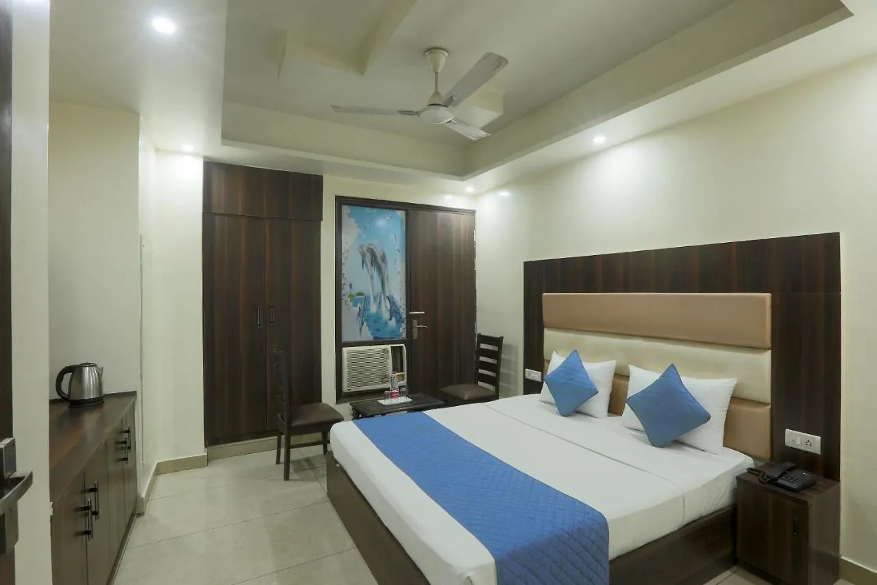 Bed & Breakfast Palm Emerald Near New Delhi International Airport