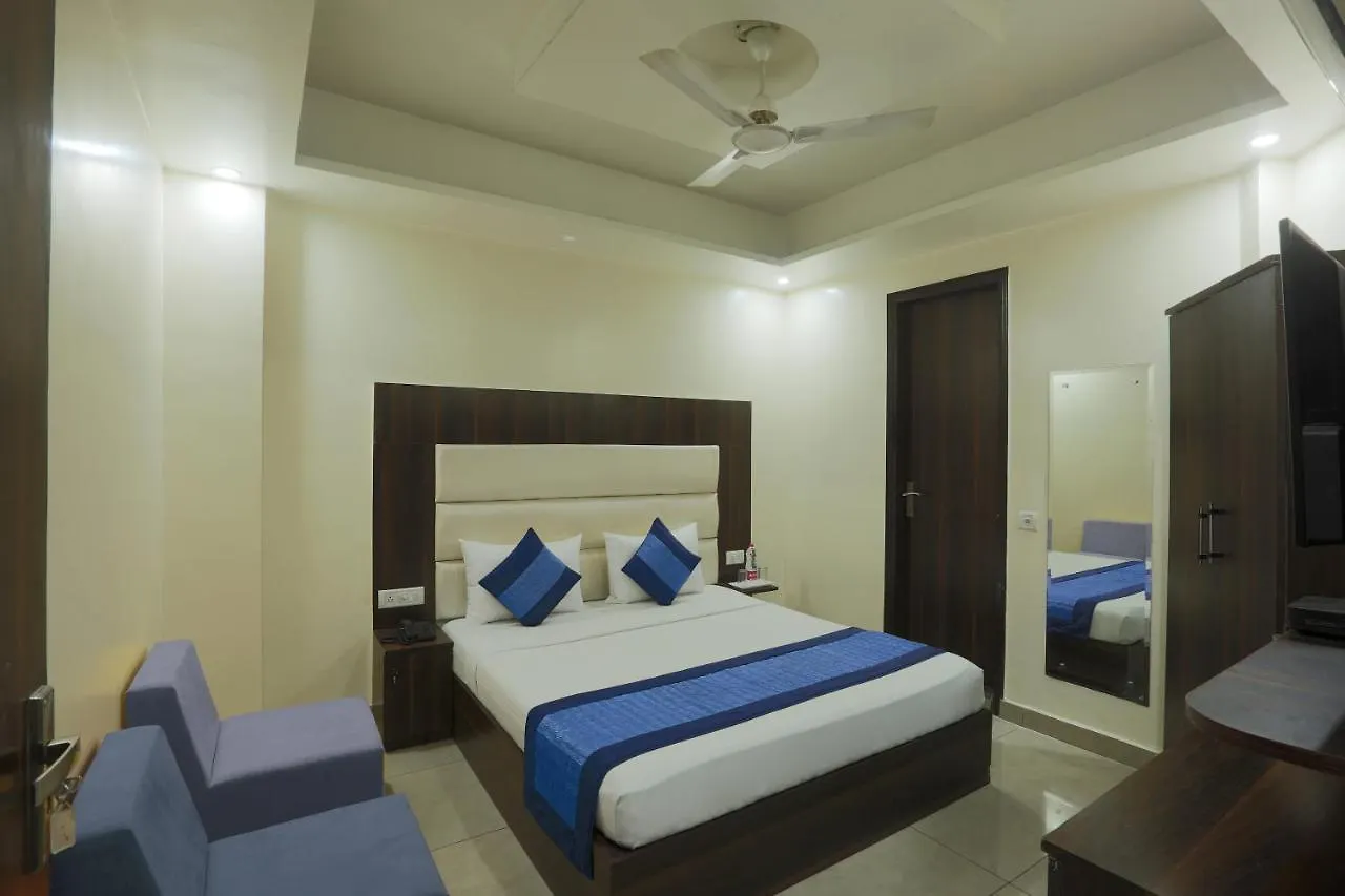 Palm Emerald Near New Delhi International Airport Bed & Breakfast