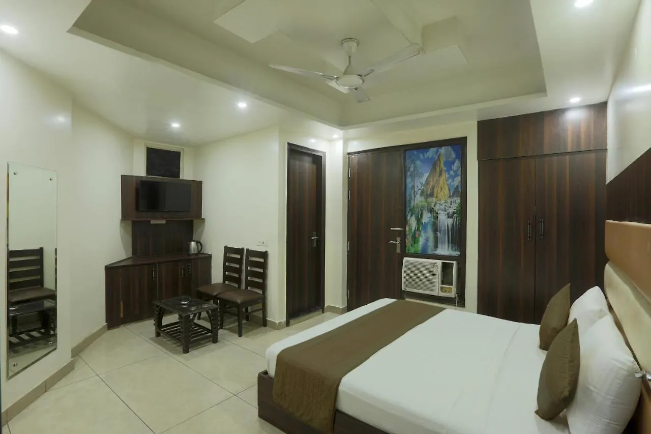 Palm Emerald Near New Delhi International Airport