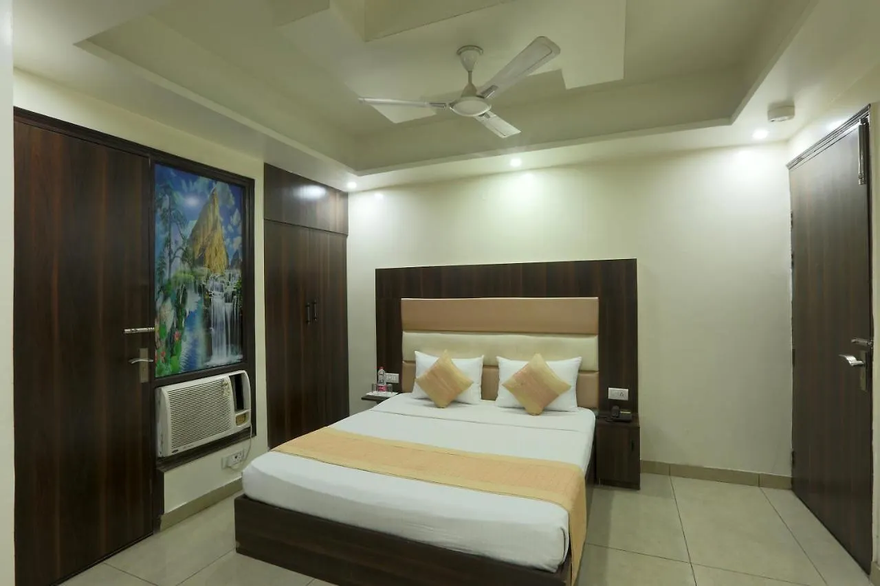 Palm Emerald Near New Delhi International Airport India